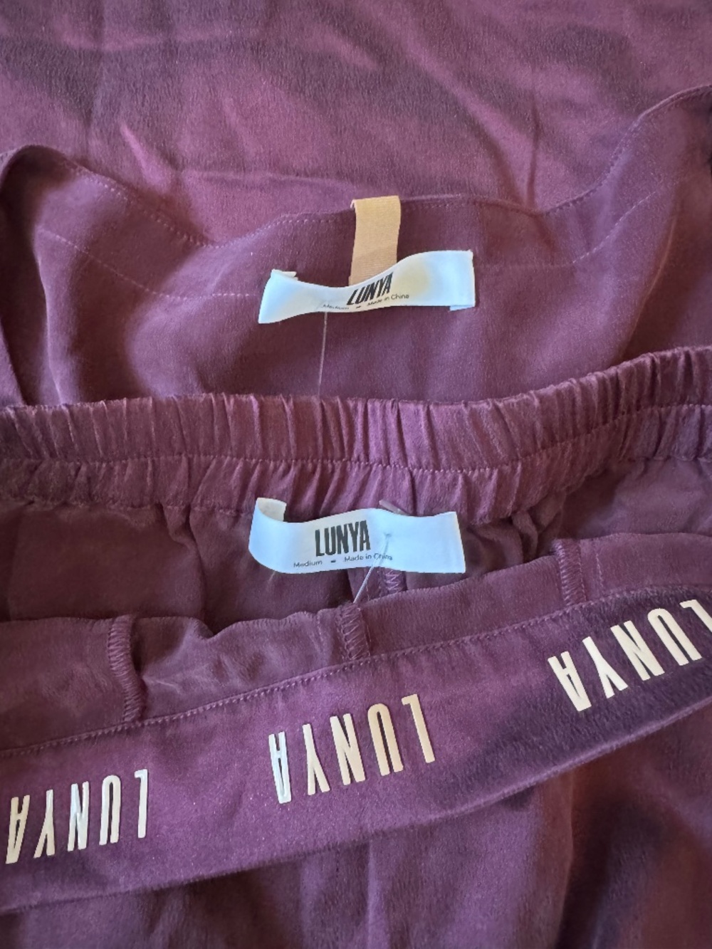 LUNYA NWOT Washable Silk Tee Pant Set in Vintage Merlot/Frosted Lagoon Size M - Picture 7 of 7